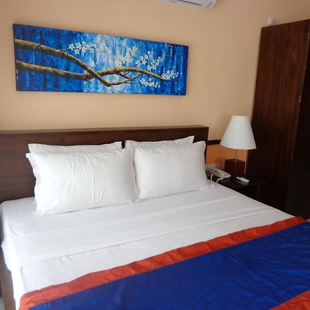 Paradise Beach Hotel Negombo Exterior foto