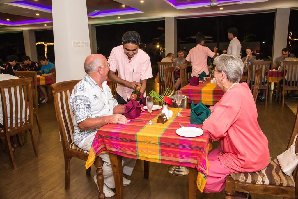 Paradise Beach Hotel Negombo Exterior foto