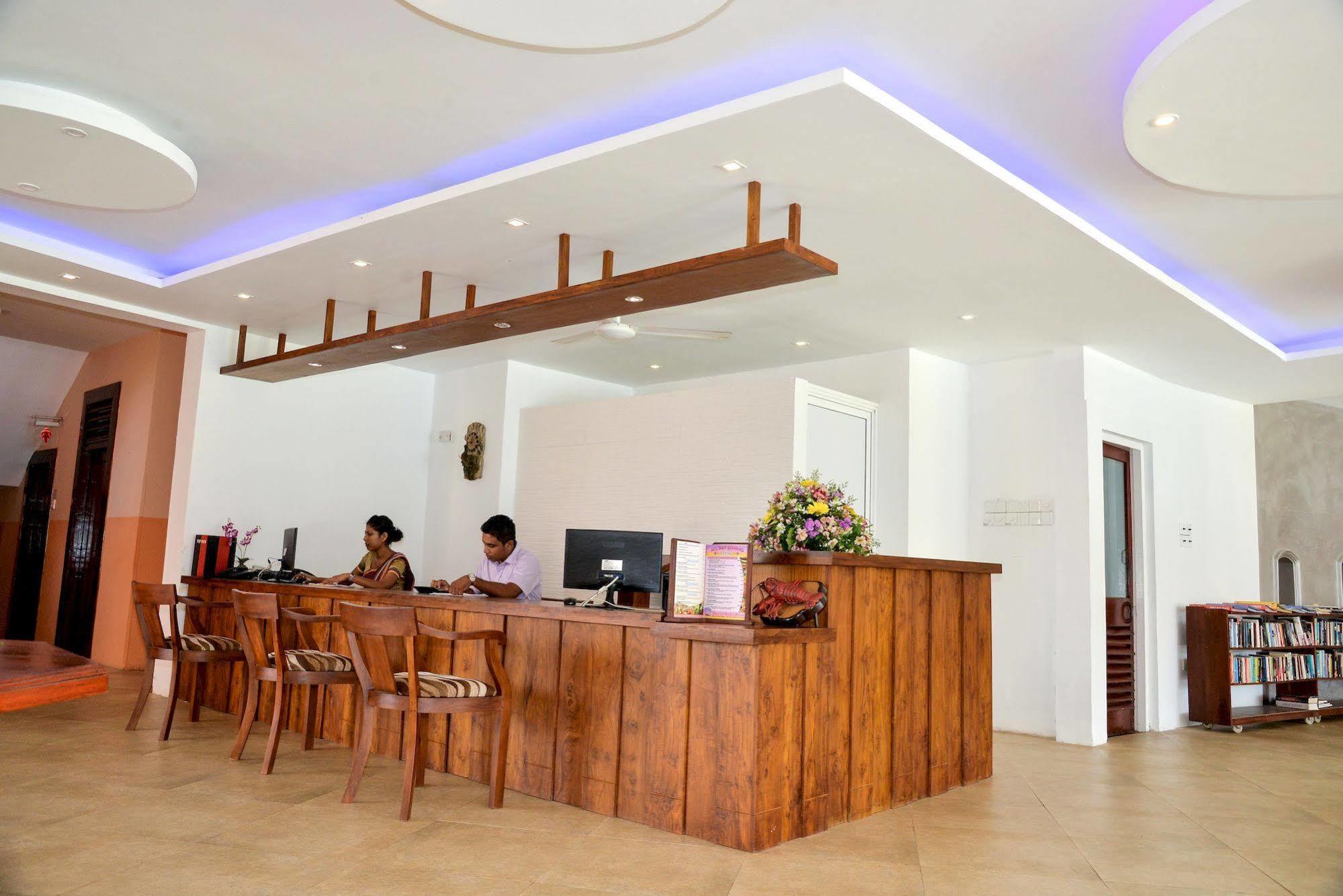 Paradise Beach Hotel Negombo Exterior foto
