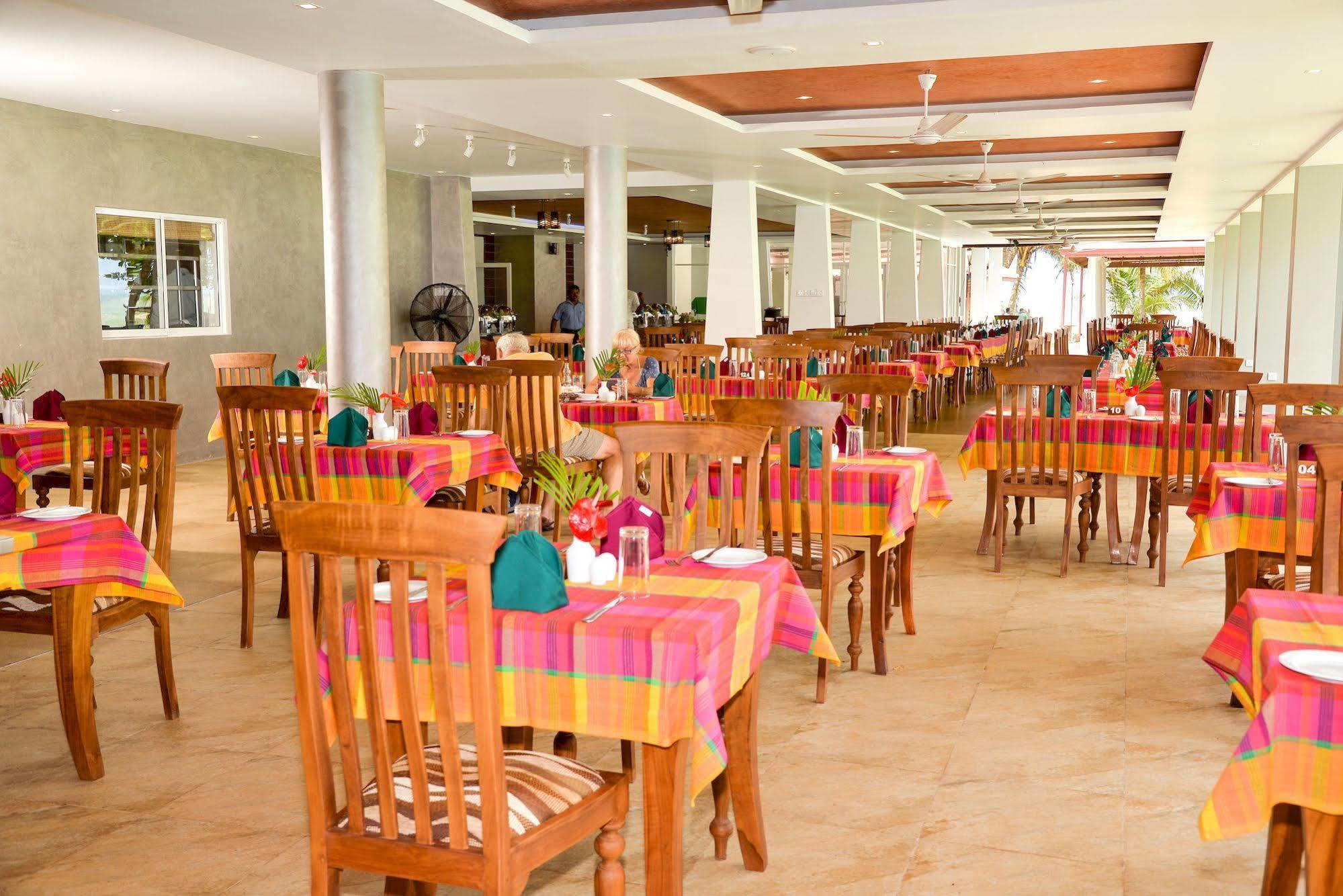 Paradise Beach Hotel Negombo Exterior foto