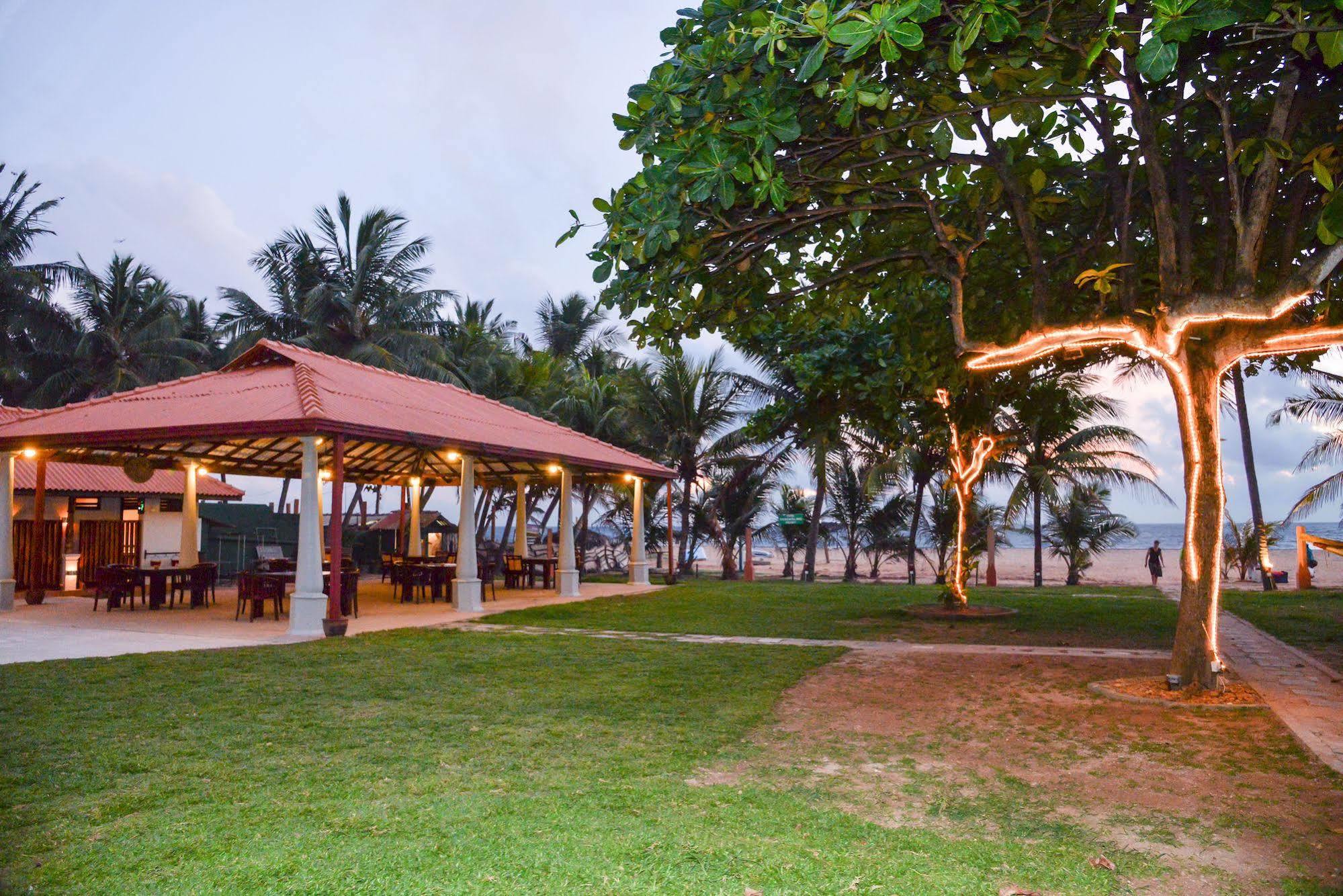 Paradise Beach Hotel Negombo Exterior foto
